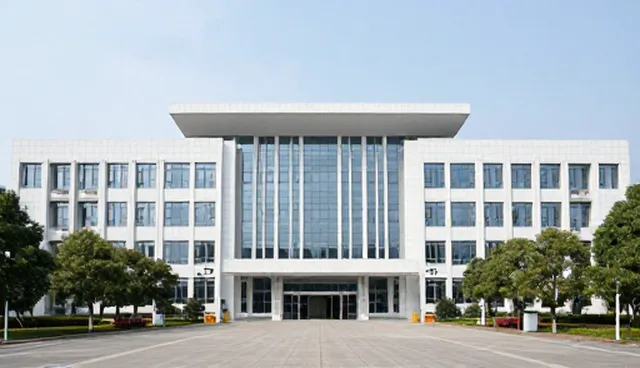 城市绿化设施维护中的安保管理实践与挑战